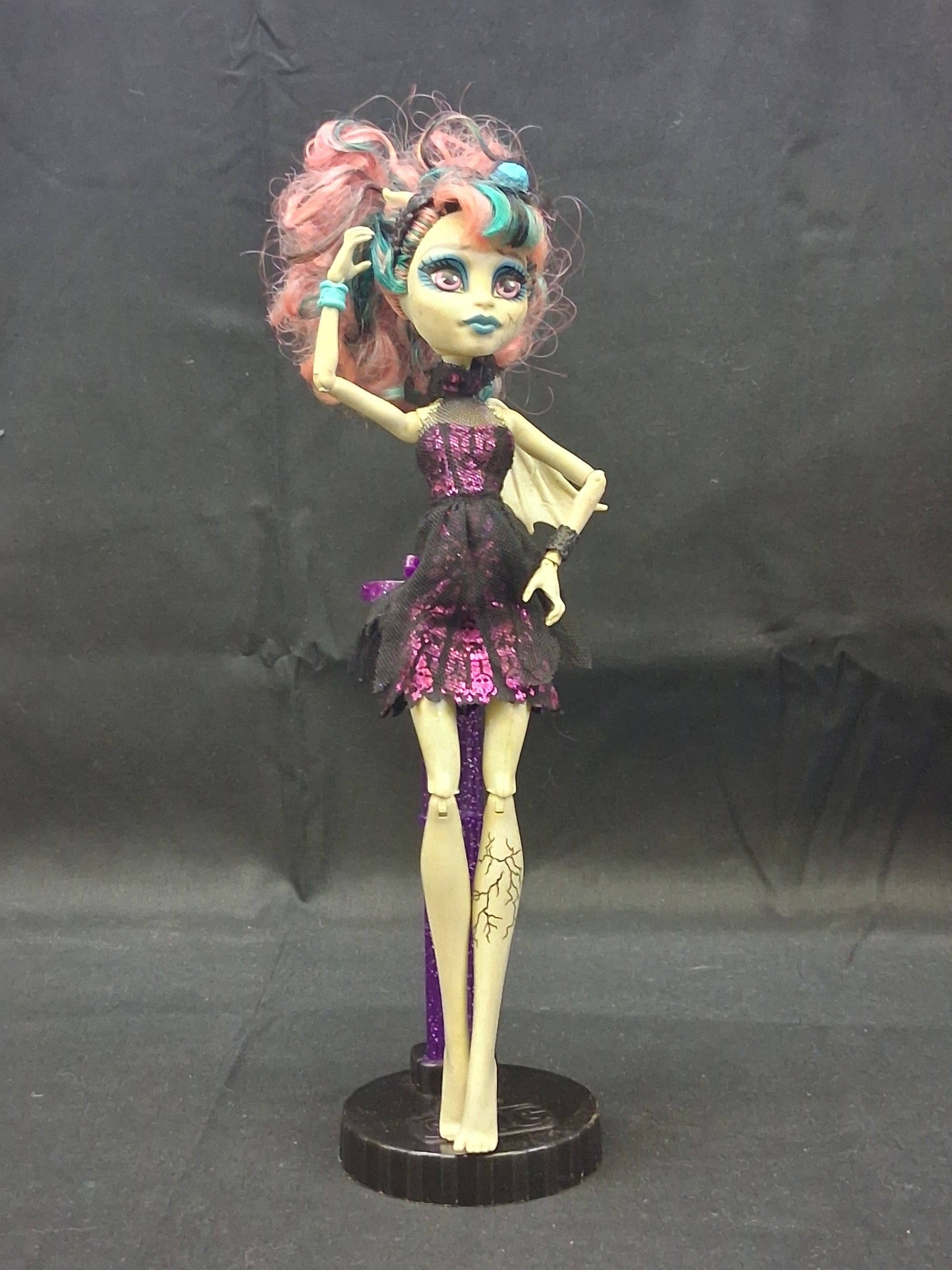 Monster High Zombie Shake Rochelle Goyle Doll "Original Line"