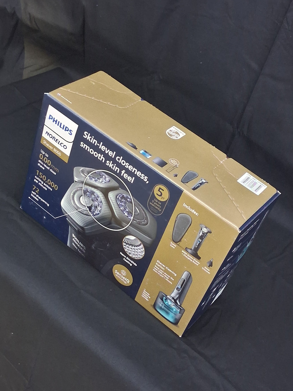 Philips Norelco Shaver 8000 — SkinIQ Technology, Wet & Dry, 8-Direction Flex Heads