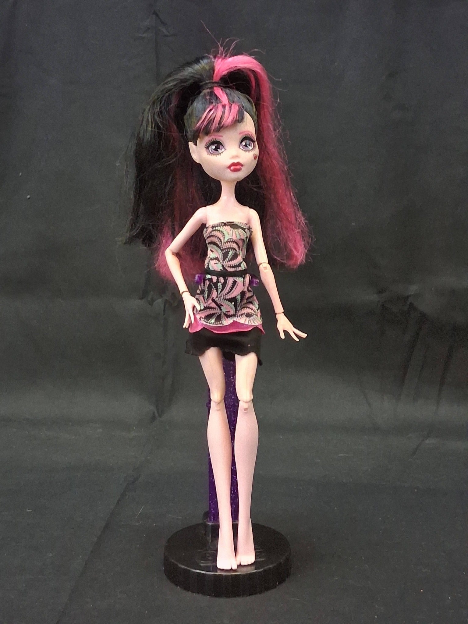 Monster High Draculaura Fashion Doll – 2010 Original (G1)