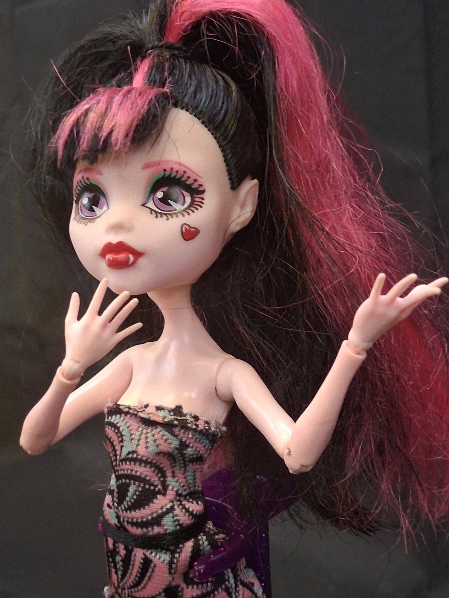 Monster High Draculaura Fashion Doll – 2010 Original (G1)