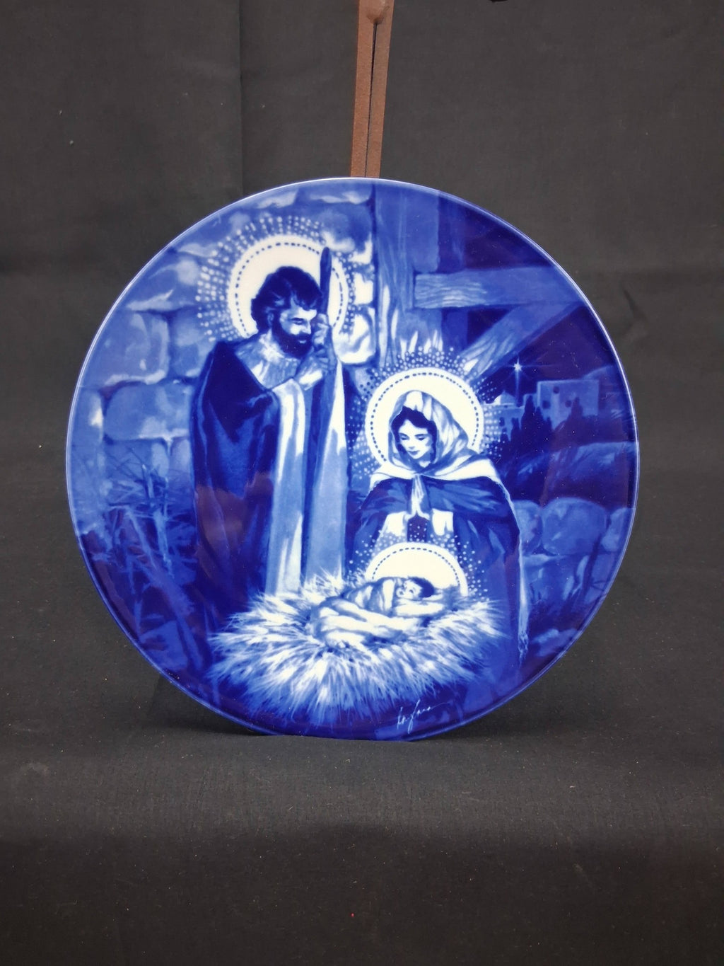Avon “The Holy Family” Christmas Collector’s Plate – Blue & White Porcelain (1991)