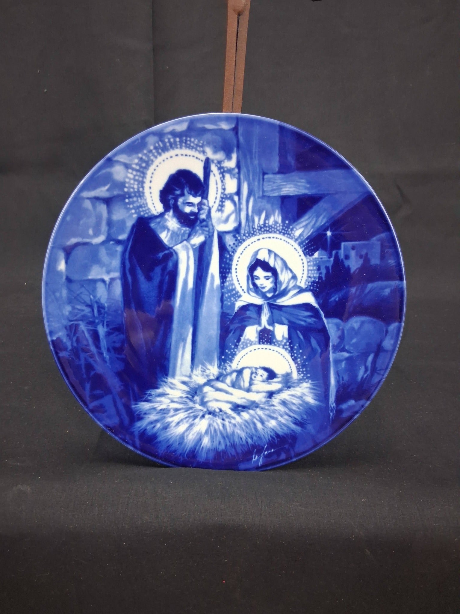 Avon “The Holy Family” Christmas Collector’s Plate – Blue & White Porcelain (1991)