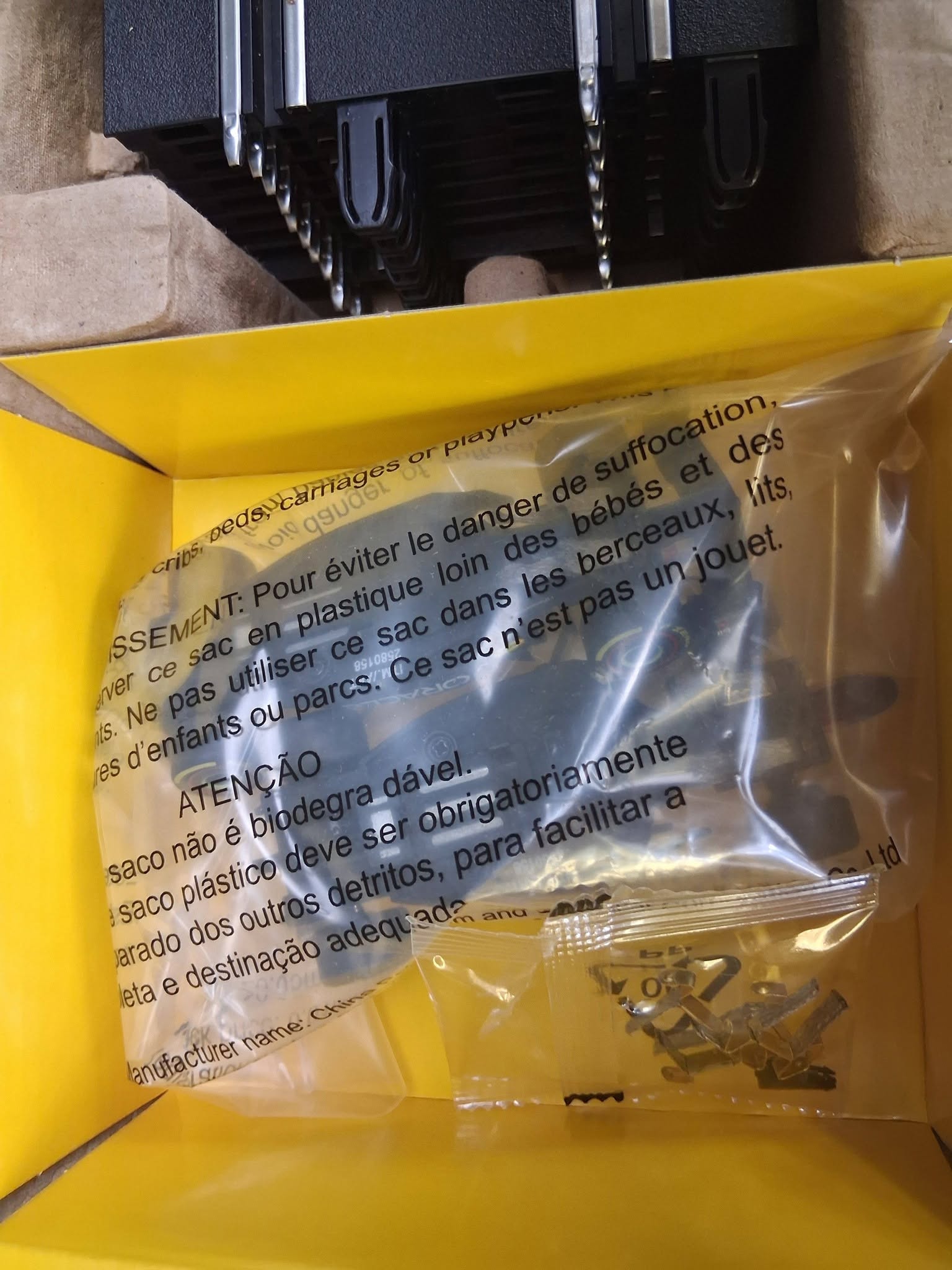 Carrera GO!!! Racing Arena Slot Car Set 1:43 – Used Once – 100% Complete – Ferrari & Red Bull