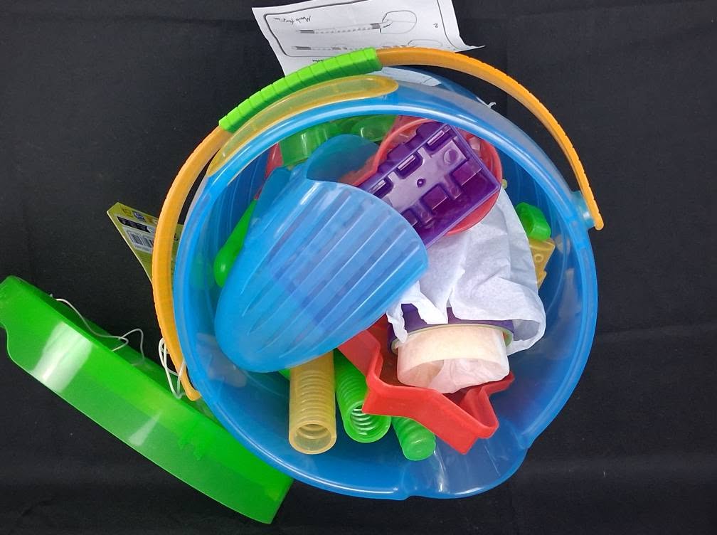 Diamond Series 20-Piece Bucket Playset